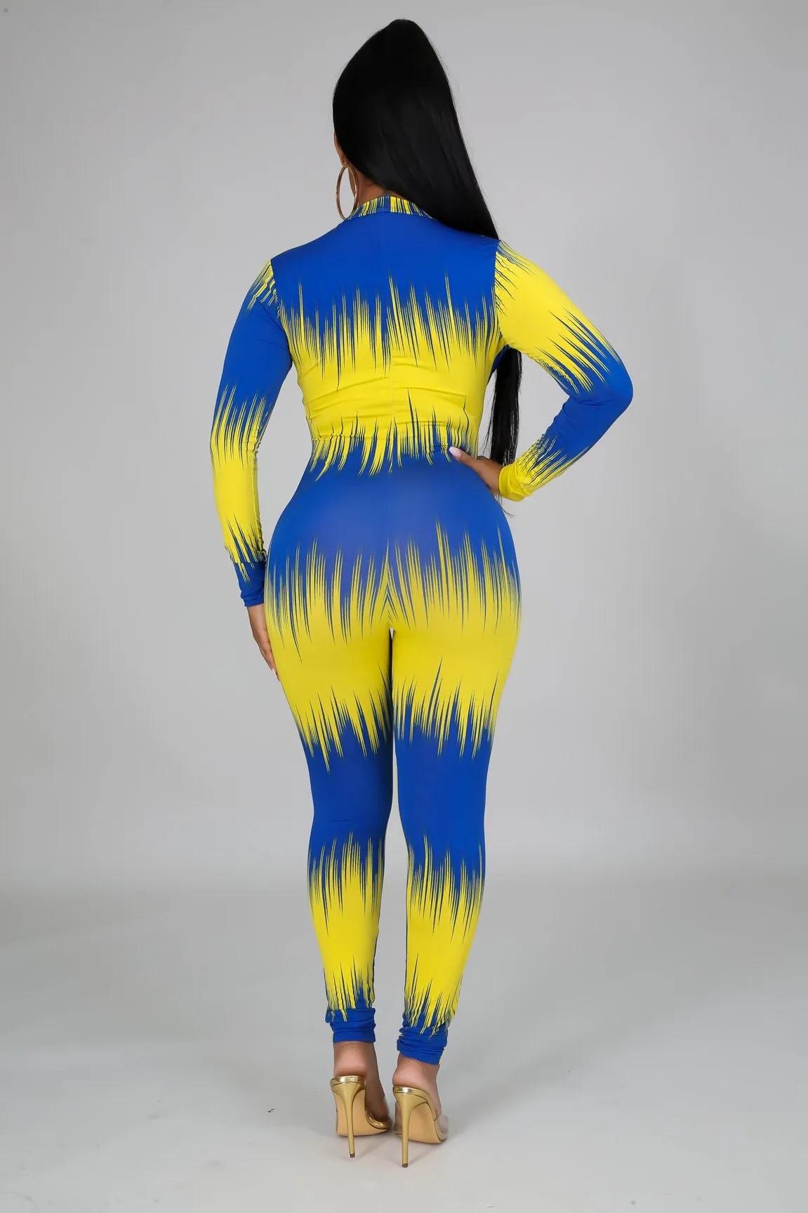 A jumpsuit Of two colors